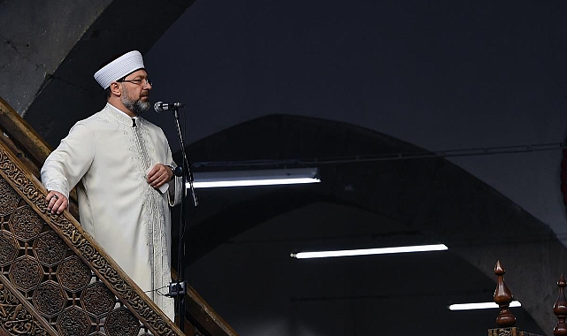 Cuma hutbesinde yeni yıl kutlamaları vurgusu