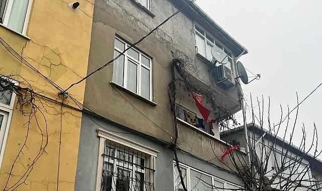 Dehşete düşüren olay! 2 çocuğuyla balkondan atladı