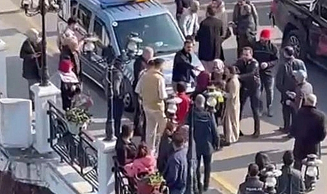 Eşinin kucağından bebeğini kaçırdı