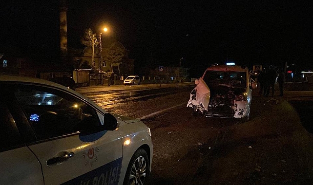 Hafif ticari araç patpata çarptı