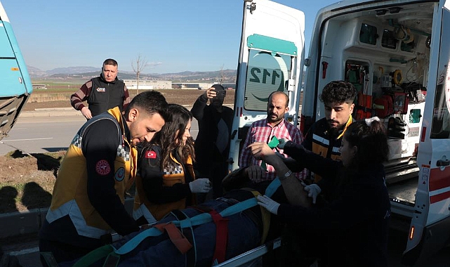 Halk otobüsü devrildi: Çok sayıda yaralı
