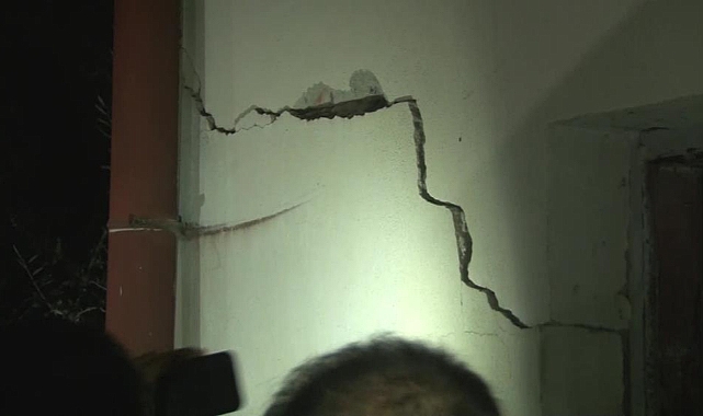 Hatay'daki depremde hasar gören evler boşaltıldı