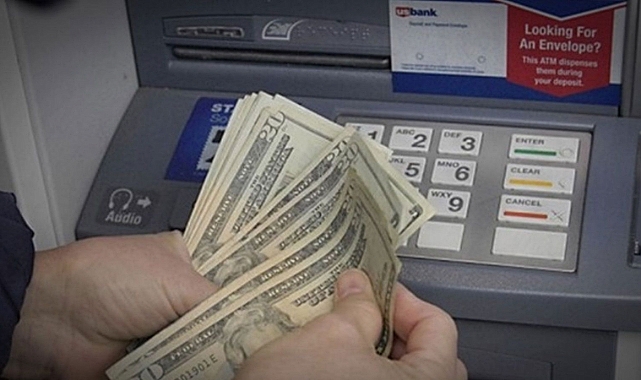 Herkes dev bankadan parasını çekmeye başladı
