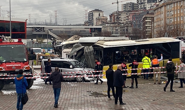 İETT otobüsü ile tramvay çarpıştı: 33 yaralı
