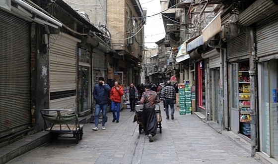 İran'da kepenkler kapatıldı