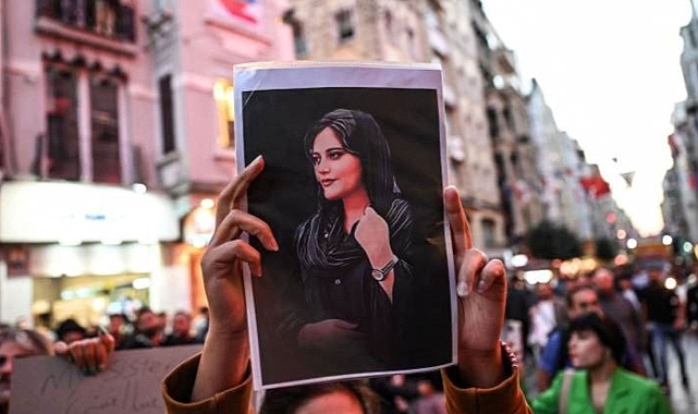 İran, gösteriler için ABD'yi sorumlu tutuyor