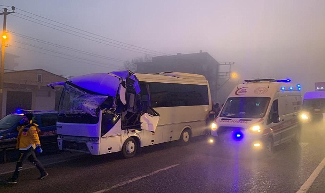 İşçi servisi TIR'a arkadan çarptı: Çok sayıda yaralı