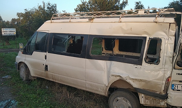 İşçilerini taşıyan minibüse TIR çarptı; 2'si ağır 8 yaralı