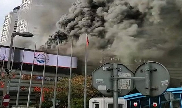 İstanbul Levent'te AVM yangını