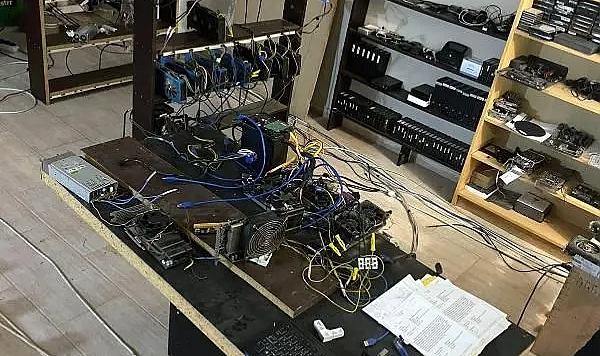 Kaçak cihazlarla kripto para üretirken yakalandı