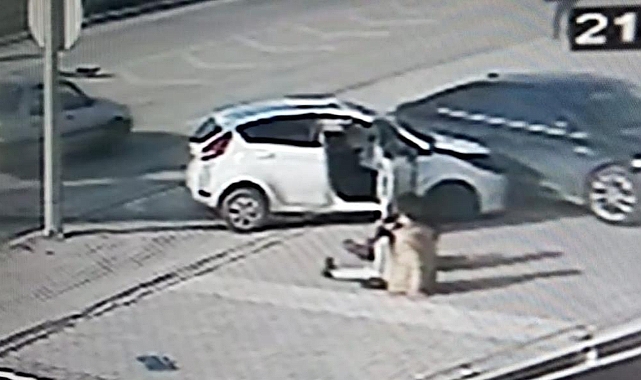 Korkutan kaza: Park halindeki araca çarparak durabildi