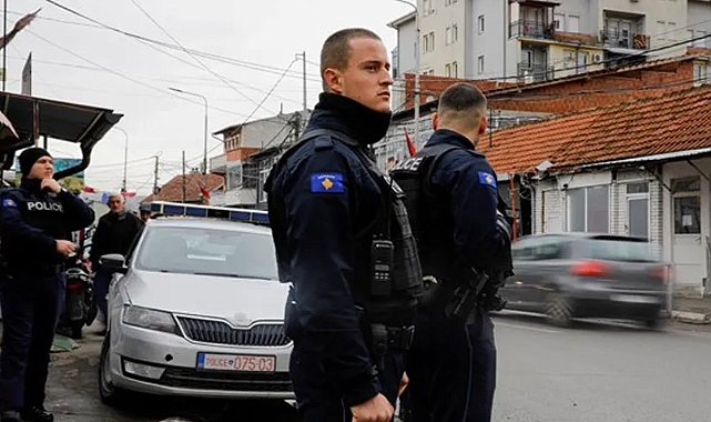 Kosova'nın kuzeyinde polise ateş açıldı