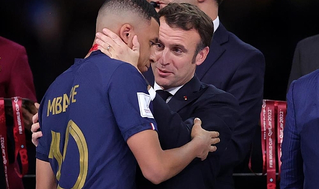 Macron'un hareketleri sosyal medyada çok konuşuldu