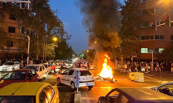 Mahsa Amini protestoları: İranlı futbolcuya idam cezası