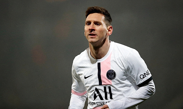 Messi 1 yıl daha PSG'de