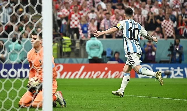 Messi tarihe geçti