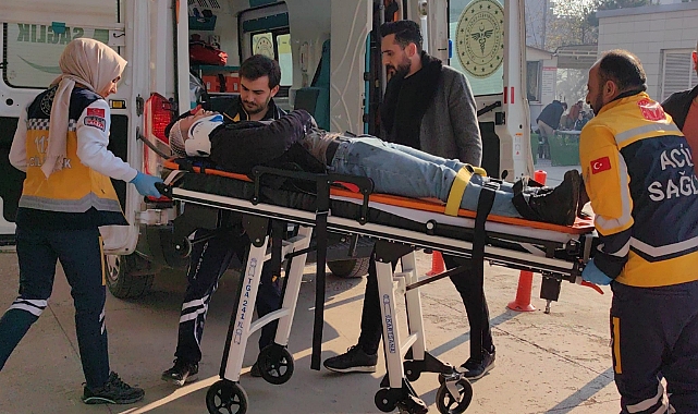 Minibüs otomobile çarptı; 1 yaralı