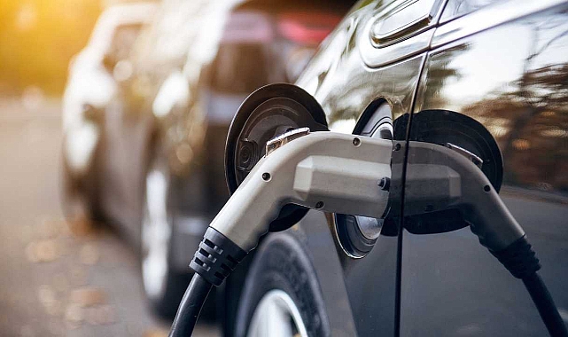 O ülkede artık sadece elektrikli binek araç satılacak