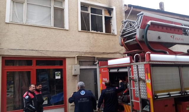 Ocakta unutulan yemek mutfağı yaktı
