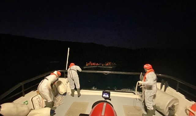 Ölüme terk edilen 43 düzensiz göçmen kurtarıldı