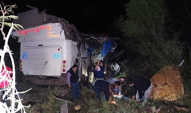 Otobüs uçuruma yuvarlandı: 3 ölü, 36 yaralı