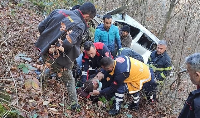 Otomobil uçuruma devrildi, yaralılar güçlükle kurtarıldı