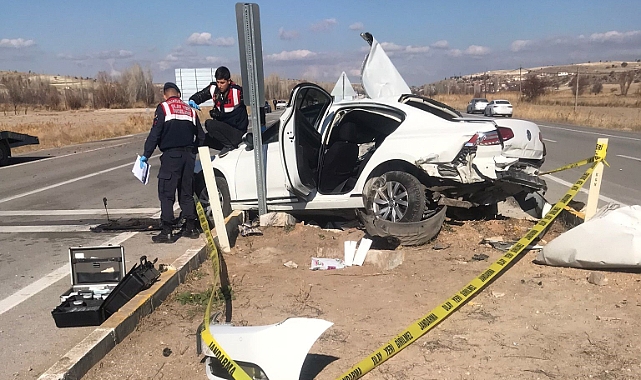 Otomobille kamyonet çarpıştı: 1 ölü, 4 yaralı