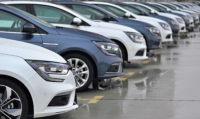 Otomobiller gemideyken satıldı: Tüketiciler bayilere akın etti