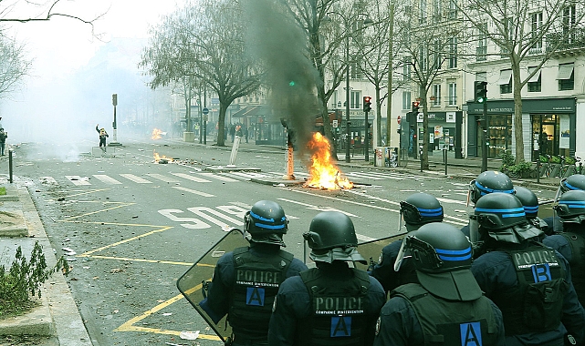 Paris saldırganına soruşturma