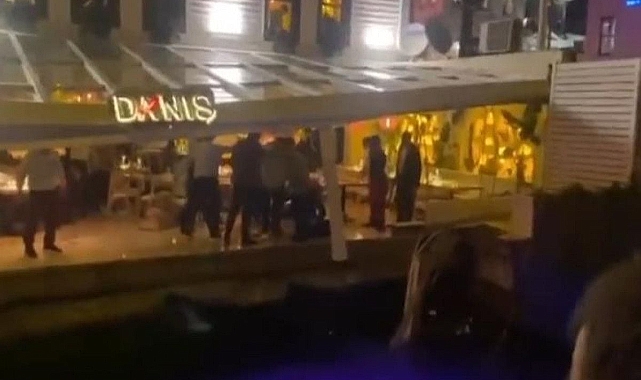 Restoran iskelesi çöktü!