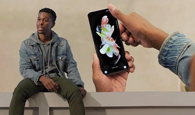Samsung, Apple ile dalga geçti