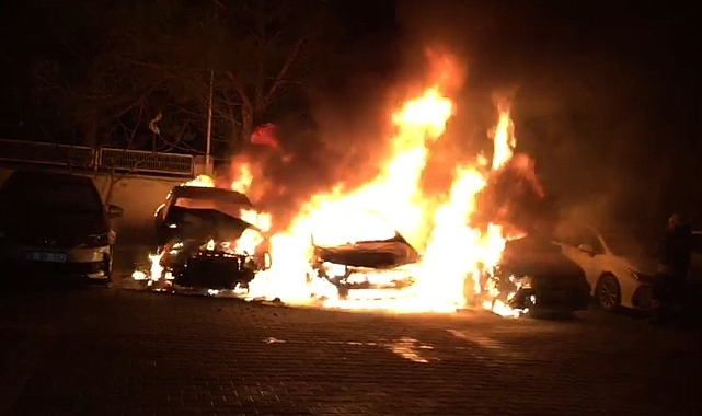 Servis otoparkındaki 5 araç alev alev yandı