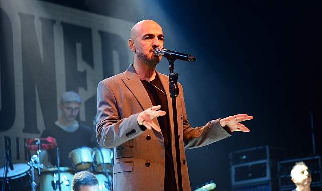Soner Sarıkabadayı Bursa'da sevenleriyle buluştu