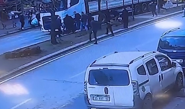 Talihsiz kadın TIR'ın altında can verdi
