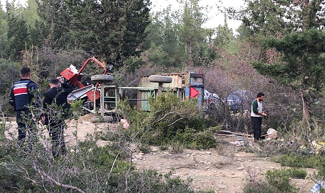Tarım işçilerini taşıyan traktör devrildi: 1 ölü, 47 yaralı