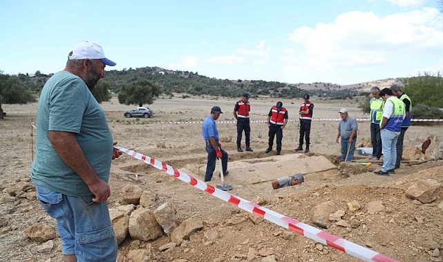 Tarla süren çiftçiden büyük keşif