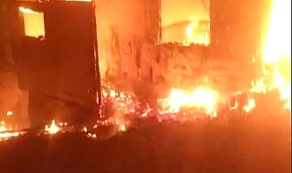 Tek katlı ev alevlere teslim oldu