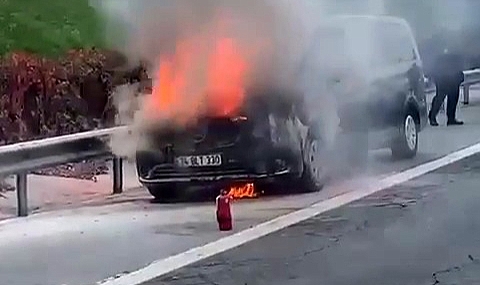 TEM'de araç alevlere teslim oldu: Trafik durdu