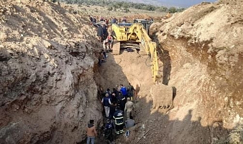 Toprak altında kalan 2 işçi yaşamını yitirdi