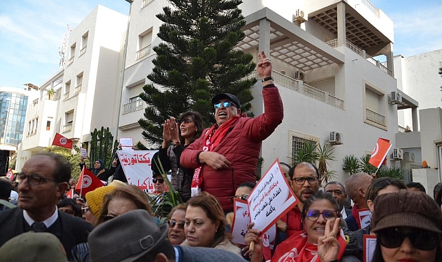 Tunus'ta parlamento seçimlerine protesto