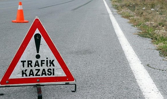 Tüp kamyonu devrildi: Trafik durma noktasına geldi