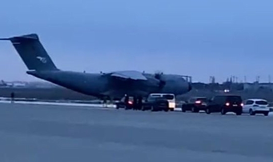 Ukrayna'da mahsur kalan uçaklarımız Türkiye'ye döndü