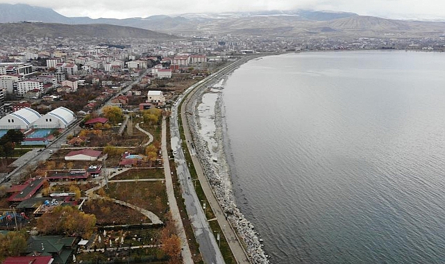 Van Gölü'nde endişe veren tablo