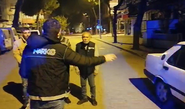 Zehir tacirleri otomobilde yakalandılar