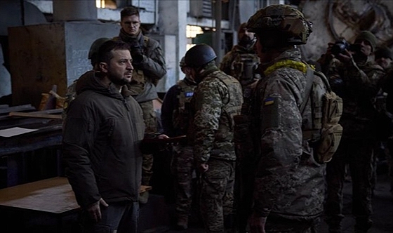 Zelenskiy, savaşın yoğun bölgesinde