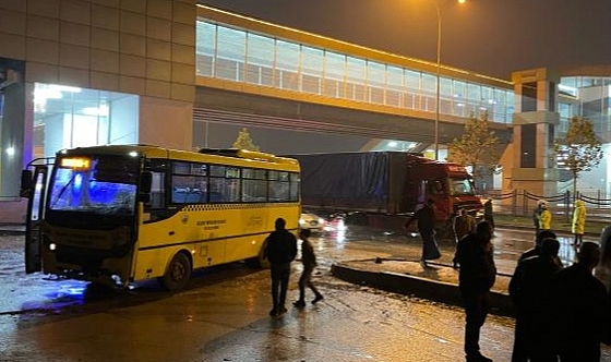Zincirleme kazada 17 kişi yaralandı