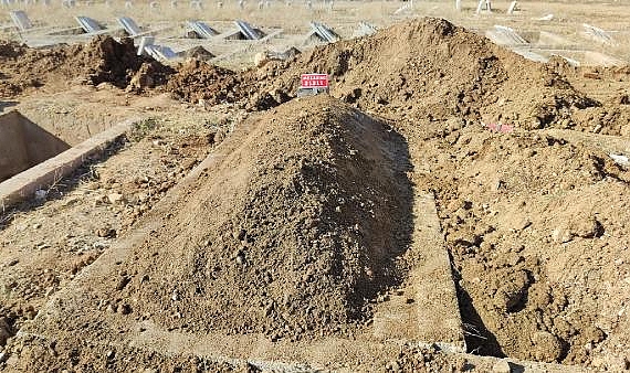 Ailesi zihinsel engelli kızına sahip çıkmadı: Kimsesizler mezarlığına defnedildi
