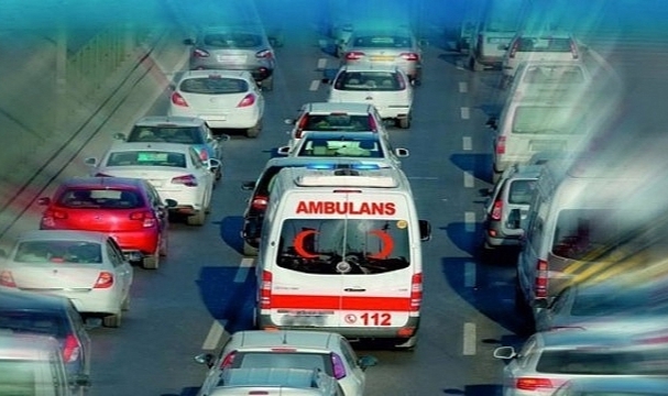 Ambulansa yol vermeyen sürücüye büyük para cezası!