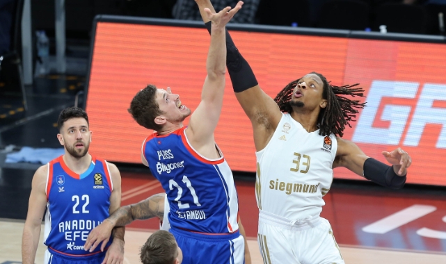 Anadolu Efes evinde yenildi