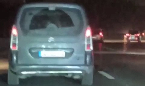 Araç içerisinde kavga edip, trafikte tehlike saçtılar